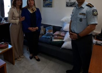Δωρεά ειδών ιματισμού  από τον Σύλλογο Αλληλεγγύης και Εθελοντισμού Γρεβενών «Ελπίδα», στο Γραφείο Αντιμετώπισης Ενδοοικογενειακής Βίας του Αστυνομικού Τμήματος Γρεβενών
