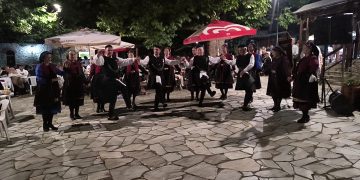 Το χορευτικό των Γρεβενιωτών Κοζάνης στην Αβδέλλα Γρεβενών