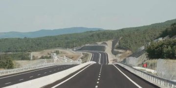 Κυκλοφοριακές ρυθμίσεις διαρκείας στον Ε65, έναν μήνα μετά τα εγκαίνια