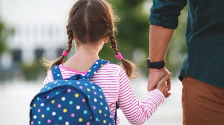 Επίδομα παιδιού: Έξτρα πληρωμή 150 ευρώ σε 80.000 οικογένειες, πότε μπαίνουν τα χρήματα