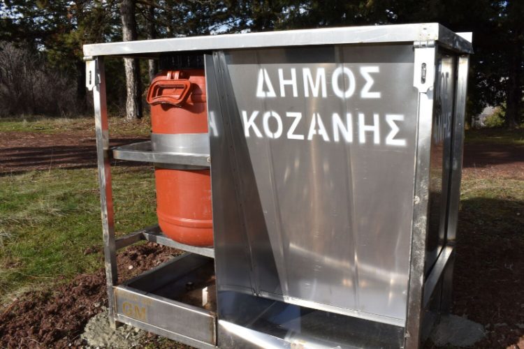 Δήμος Κοζάνης: Επεκτείνεται το δίκτυο ταϊστρών-ποτιστρών για τα αδέσποτα ζώα συντροφιάς