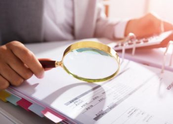 Δωρεές χρημάτων και χαρτζιλίκι: Τα ίχνη που ψάχνει η ΑΑΔΕ στους τραπεζικούς λογαριασμούς