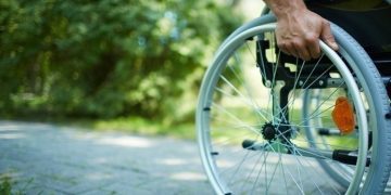 Ανοίγει σήμερα η πλατφόρμα για νέες αιτήσεις στο πρόγραμμα «Προσωπικός Βοηθός για ΑμεΑ»