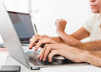 Νέα μείωση της ανεργίας στο 7,9% τον Ιούλιο – Ετήσια πτώση κατά 1%