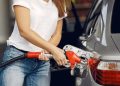 Βενζίνη: Από 1,57 ευρώ το λίτρο πληρώνουμε 2,20 – Ποιοι πολιτικοί εκτόξευσαν τους φόρους;