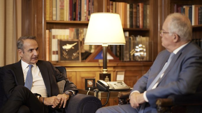Δηλώσεις του Προέδρου της Δημοκρατίας Κωνσταντίνου Τασούλα και του Πρωθυπουργού Κυριάκου Μητσοτάκη κατά την έναρξη της συνάντησής τους στο Προεδρικό Μέγαρο