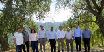 Στα Γρεβενά ο Υπουργός Περιβάλλοντος και Ενέργειας Σταύρος Παπασταύρου και ο Γενικός Γραμματέας Δασών Ευστάθιος Σταθόπουλος.