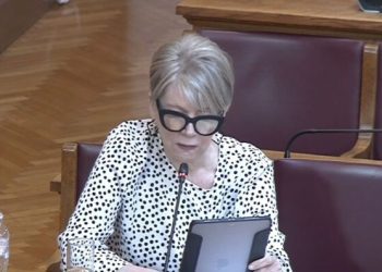 Έλενα Ακρίτα: «Η Νοηματική είναι γλώσσα, είναι και δικαίωμα»