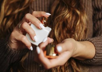 5 tips για να ανακαλύψεις το νέο άρωμα που δεν θα αποχωρίζεσαι