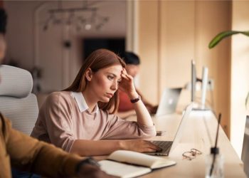 Γιατί ο εγκέφαλός μας δυσκολεύεται να κάνει multitasking – Η επιστήμη έχει την εξήγηση