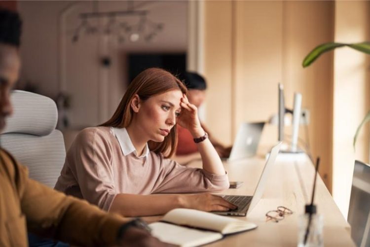 Γιατί ο εγκέφαλός μας δυσκολεύεται να κάνει multitasking – Η επιστήμη έχει την εξήγηση