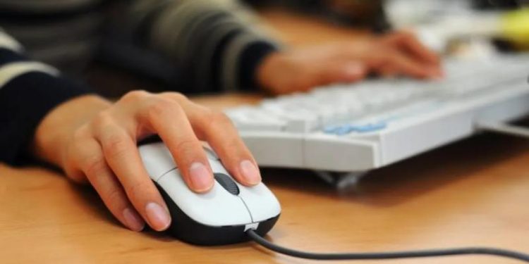 ΟΠΕΚΑ: Πώς θα πάρετε τα αδιάθετα voucher για τουρισμό και θέατρο, η διαδικασία στα ΚΕΠ