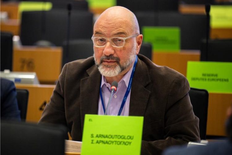 Σάκης Αρναούτογλου: «Η πώληση ενός βιβλίου δεν είναι έγκλημα – Η Ευρώπη δεν μπορεί να μένει στις εκφράσεις ανησυχίας»