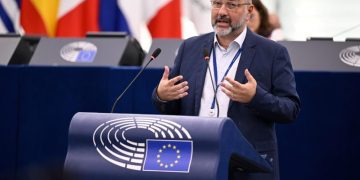 Σάκης Αρναούτογλου από το Ευρωκοινοβούλιο: «Πόσα ακόμη δάση πρέπει να καούν για να γίνει η πρόληψη προτεραιότητα;»
