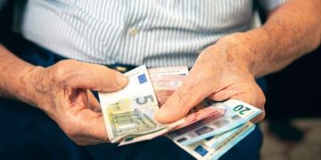 ΔΕΘ: Ανακοινώνεται η επαναφορά της «13ης σύνταξης» – Σενάριο και για «δώρο» στο Δημόσιο