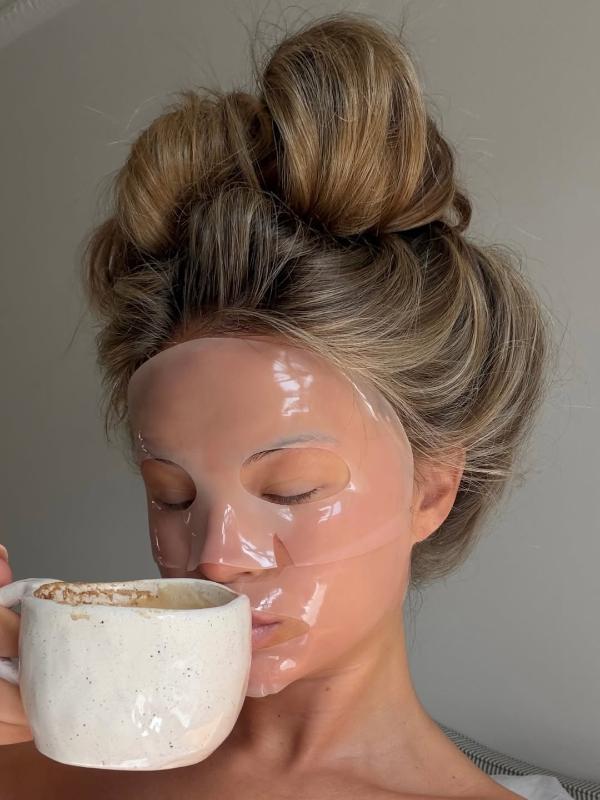 5 skincare συνήθειες που οι δερματολόγοι ήθελαν να είχατε ξεκινήσει από τα 20 σας