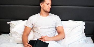 3 Πράγματα που πρέπει να αποφεύγεις πριν τον βραδινό ύπνο