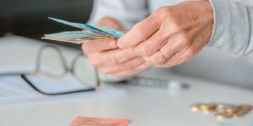 Πλασματικά έτη: Ποιοι μπορούν να «κλειδώσουν» σύνταξη στα 62 και πόσο κοστίζει η εξαγορά 