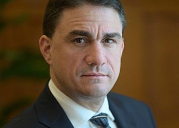 Η κυβέρνηση και οι βουλευτές της εγκαλούν τους πολίτες για την οικονομική αδυναμία που τους προκαλεί η πολιτική της. Αυτή η εικόνα παρακμής δεν αξίζει στους Έλληνες.