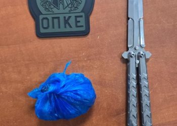 Συνελήφθη στα Γρεβενά από αστυνομικούς της Ο.Π.Κ.Ε. Γρεβενών, 20χρονος ημεδαπός, για κατοχή ναρκωτικών ουσιών και για παράβαση της νομοθεσίας περί όπλων