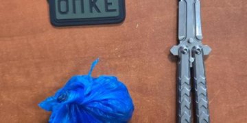 Συνελήφθη στα Γρεβενά από αστυνομικούς της Ο.Π.Κ.Ε. Γρεβενών, 20χρονος ημεδαπός, για κατοχή ναρκωτικών ουσιών και για παράβαση της νομοθεσίας περί όπλων