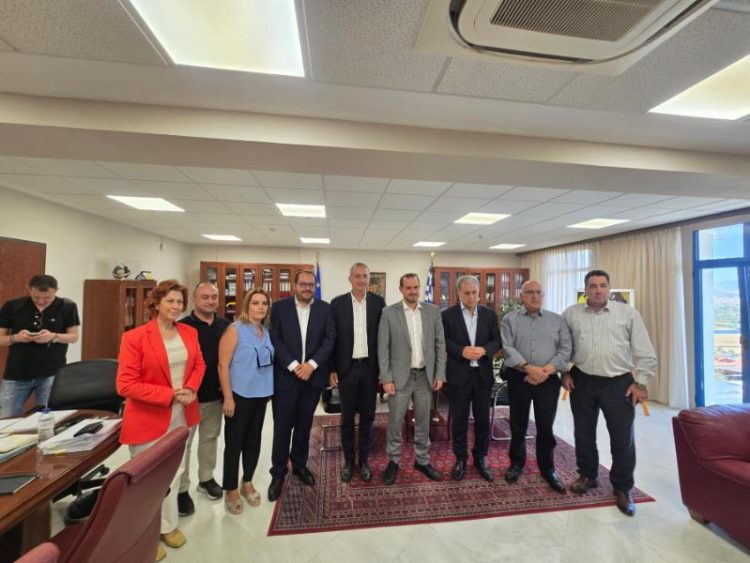 Σύσκεψη του Περιφερειάρχη Γιώργου Αμανατίδη με τον Αναπληρωτή Υπουργό Υποδομών και Μεταφορών Γιώργο Κώτσηρα και φορείς του μεταφορικού κλάδου