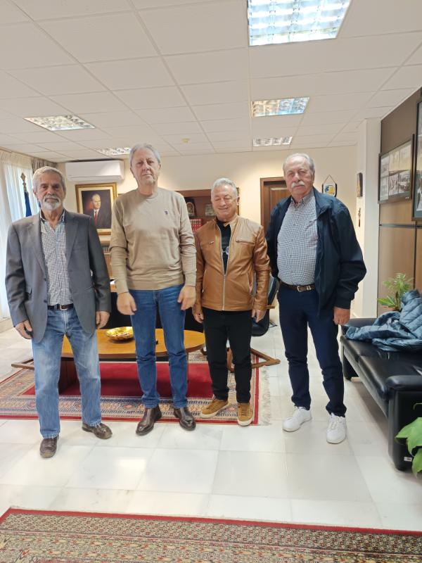 “Επίσκεψη αντιπροσωπείας του Πολιτιστικού Συλλόγου και της Κοινότητας Αμυγδαλιών σε Αντιπεριφερειάρχη και Δήμαρχο Γρεβενών”