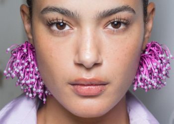 Θέλεις τα μάτια σου να δείχνουν μεγαλύτερα; 4 makeup tricks που αξίζει να δοκιμάσεις