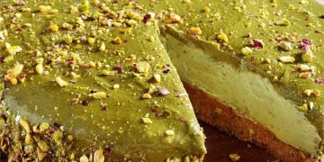 Cheesecake φιστίκι Αιγίνης & πραλίνα
