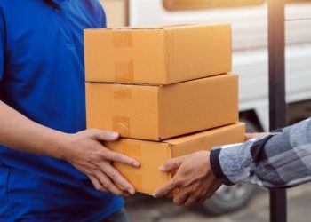 Τέλος τα μετρητά στις παραδόσεις δεμάτων με courier, υποχρεωτικές οι ηλεκτρονικές πληρωμές