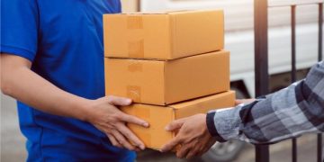 Τέλος τα μετρητά στις παραδόσεις δεμάτων με courier, υποχρεωτικές οι ηλεκτρονικές πληρωμές