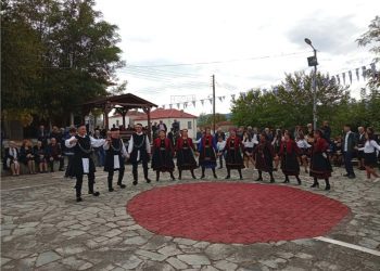 Το χορευτικό των Γρεβενιωτών Κοζάνης Ο ΑΙΜΙΛΙΑΝΟΣ στους Λαζαράδες Σερβίων για την 114η επέτειο της μάχης των Λαζαράδων
