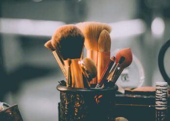 Μακιγιάζ προσώπου: Η καθημερινή ρουτίνα που αναδεικνύει τη φυσική σας ομορφιά
