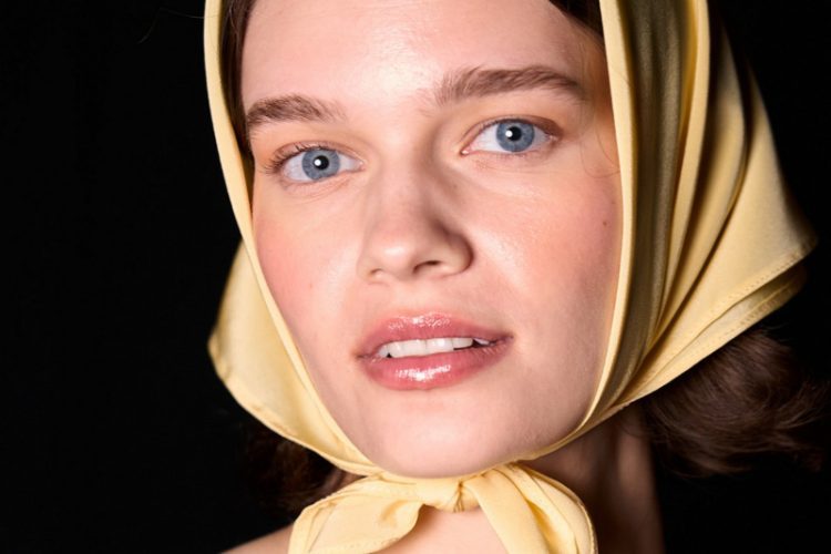 Lip Stain: Πώς θα έχει μεγαλύτερη διάρκεια στα χείλη σου