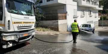 Δήμος Γρεβενών: Συνεχίζονται οι εργασίες πλυσίματος στην οδό 13ης Οκτωβρίου