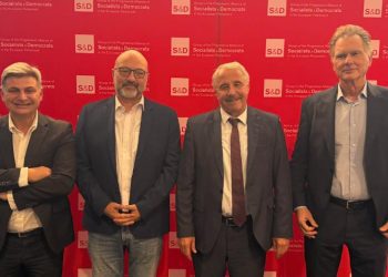 Ευρωβουλευτές ΠΑΣΟΚ προς Κομισιόν: Τα data centers «διψούν» για νερό και «καίνε» ρεύμα. Ποιος θα πληρώσει τον λογαριασμό;