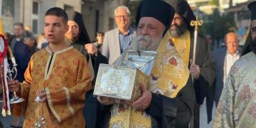 Με λαμπρότητα και κατάνυξη η υποδοχή της Τιμίας Κάρας του Οσίου Νικάνορος στα Γρεβενά 